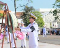 ข้าราชการและประชาชนจังหวัดสุราษฎร์ธานีพร้อมใจร่วมพิธีวางพวงม ... พารามิเตอร์รูปภาพ 58