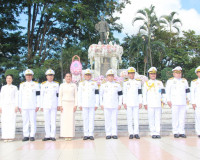 ข้าราชการและประชาชนจังหวัดสุราษฎร์ธานีพร้อมใจร่วมพิธีวางพวงม ... พารามิเตอร์รูปภาพ 62