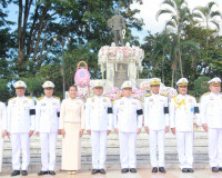 ข้าราชการและประชาชนจังหวัดสุราษฎร์ธานีพร้อมใจร่วมพิธีวางพวงม ... พารามิเตอร์รูปภาพ 78