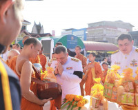 ผู้ว่าราชการจังหวัดสุราษฎร์ธานีนำพสกนิกรทุกหมู่เหล่า ประกอบพ ... พารามิเตอร์รูปภาพ 36