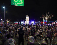 จังหวัดสุราษฎร์ธานีจัดกิจกรรม “วิ่งพรมน้ำมนต์ชมเรือพระ” ประจ ... พารามิเตอร์รูปภาพ 9
