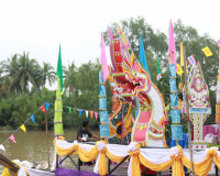 จังหวัดสุราษฎร์ธานีจัดพิธีเจริญพระพุทธมนต์สมโภชเรือพนมพระทาง ... พารามิเตอร์รูปภาพ 32
