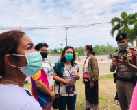 ผู้ว่าฯ สุราษฎร์ธานี พร้อม ปภ. ตรวจเยี่ยมให้กำลังใจญาติและชุ ... พารามิเตอร์รูปภาพ 2