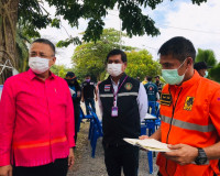 ผู้ว่าฯ สุราษฎร์ธานี พร้อม ปภ. ตรวจเยี่ยมให้กำลังใจญาติและชุ ... พารามิเตอร์รูปภาพ 12