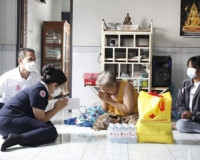 นายกเหล่ากาชาด / ประธานแม่บ้านมหาดไทยจังหวัดสุราษฎร์ธานีเดิน ... พารามิเตอร์รูปภาพ 4